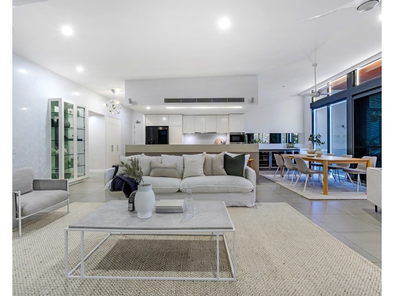 1601/323 Bayview Street, Hollywell QLD 4216