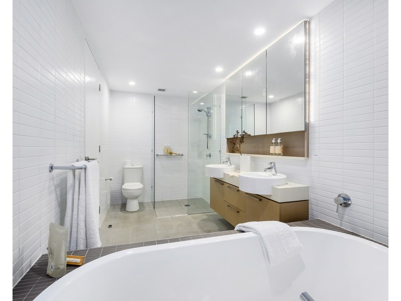 1601/323 Bayview Street, Hollywell QLD 4216