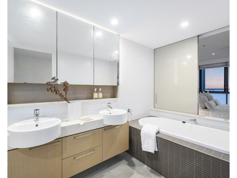 1601/323 Bayview Street, Hollywell QLD 4216