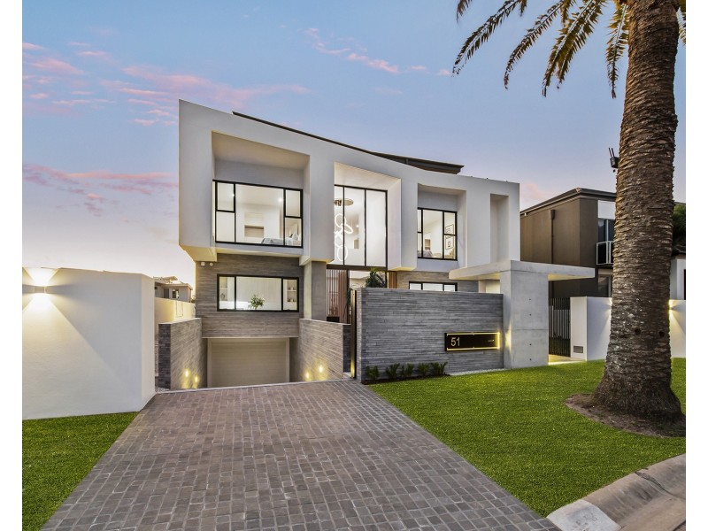 51 Knightsbridge Parade East, Sovereign Islands QLD 4216