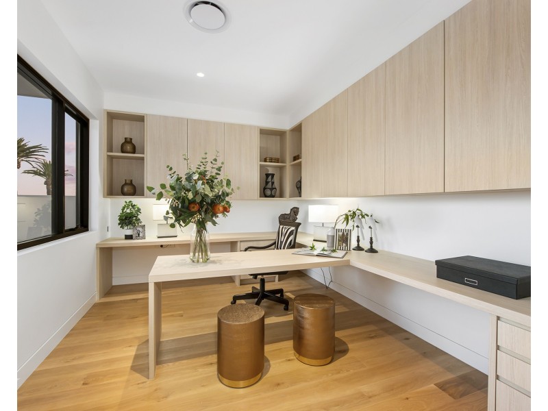 51 Knightsbridge Parade East, Sovereign Islands QLD 4216