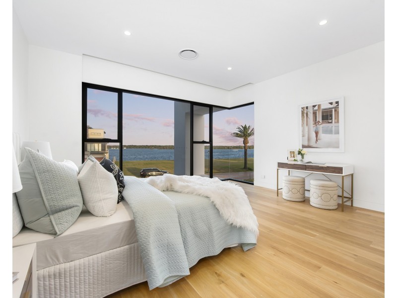 51 Knightsbridge Parade East, Sovereign Islands QLD 4216