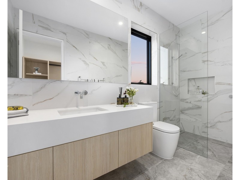 51 Knightsbridge Parade East, Sovereign Islands QLD 4216