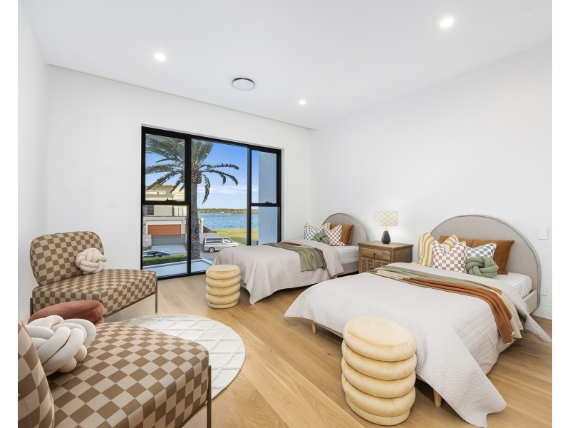 51 Knightsbridge Parade East, Sovereign Islands QLD 4216