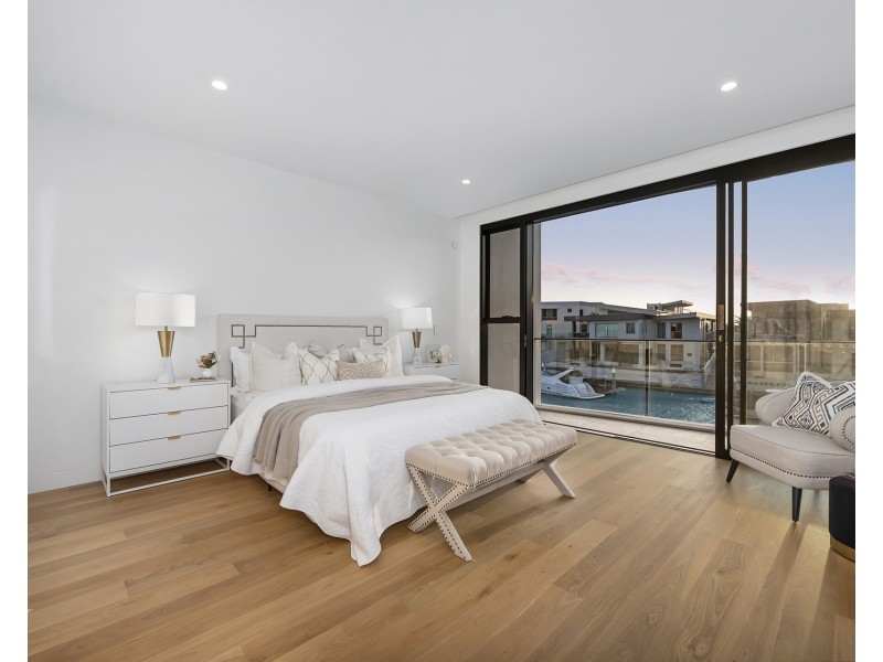51 Knightsbridge Parade East, Sovereign Islands QLD 4216