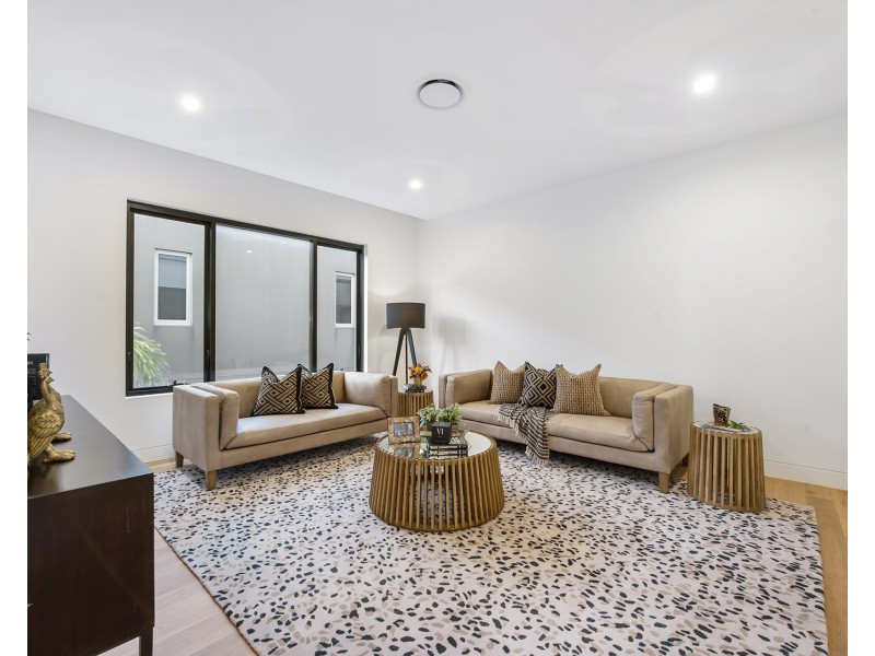 51 Knightsbridge Parade East, Sovereign Islands QLD 4216