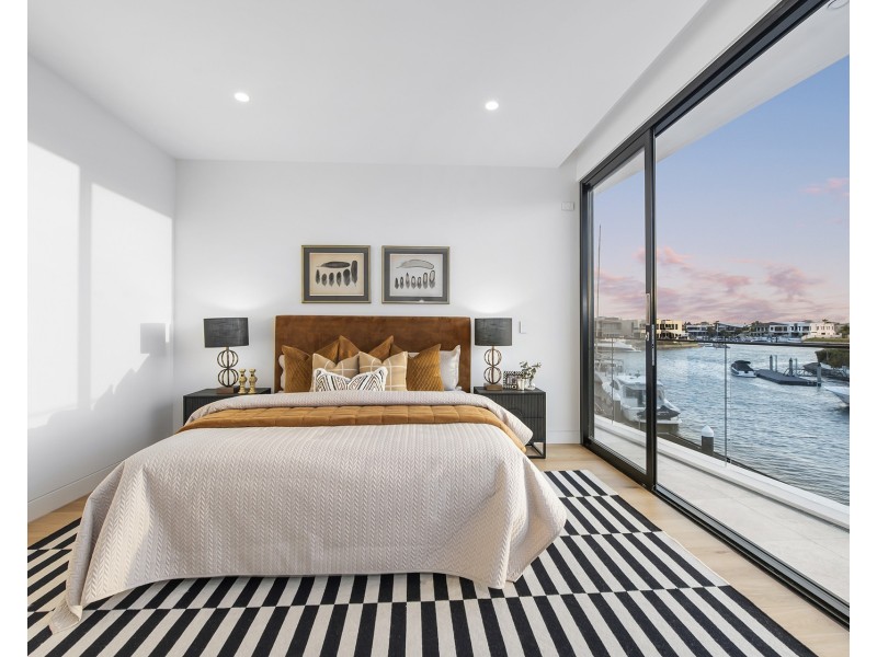 51 Knightsbridge Parade East, Sovereign Islands QLD 4216