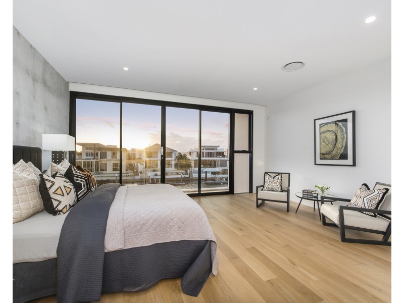 51 Knightsbridge Parade East, Sovereign Islands QLD 4216