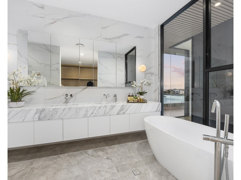 51 Knightsbridge Parade East, Sovereign Islands QLD 4216