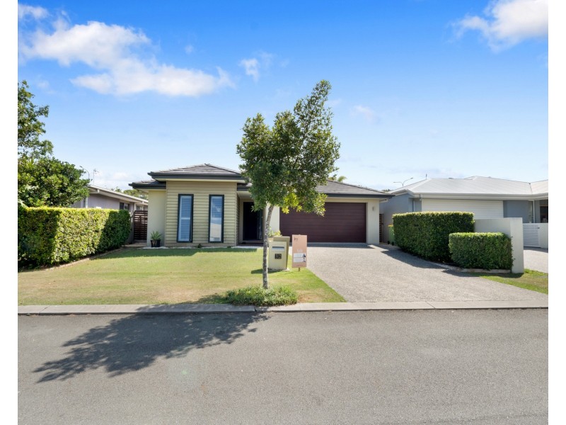32 Azure Way, Hope Island QLD 4212
