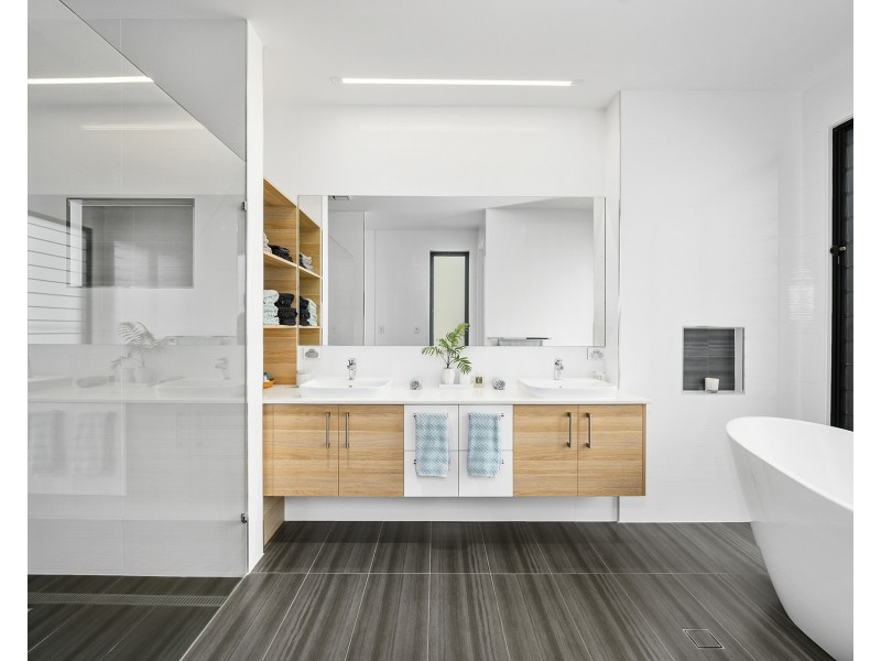 2260 Banksia Lakes Drive, Sanctuary Cove QLD 4212