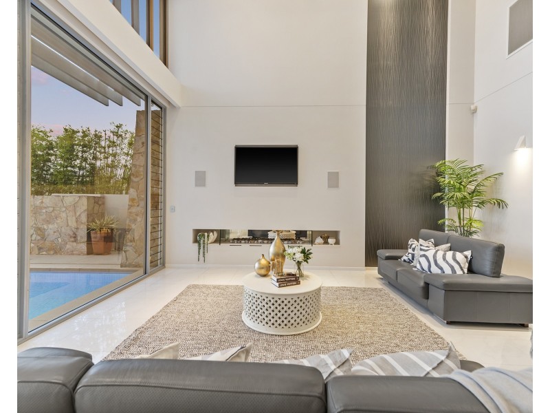 4 Hampton Court, Sovereign Islands QLD 4216