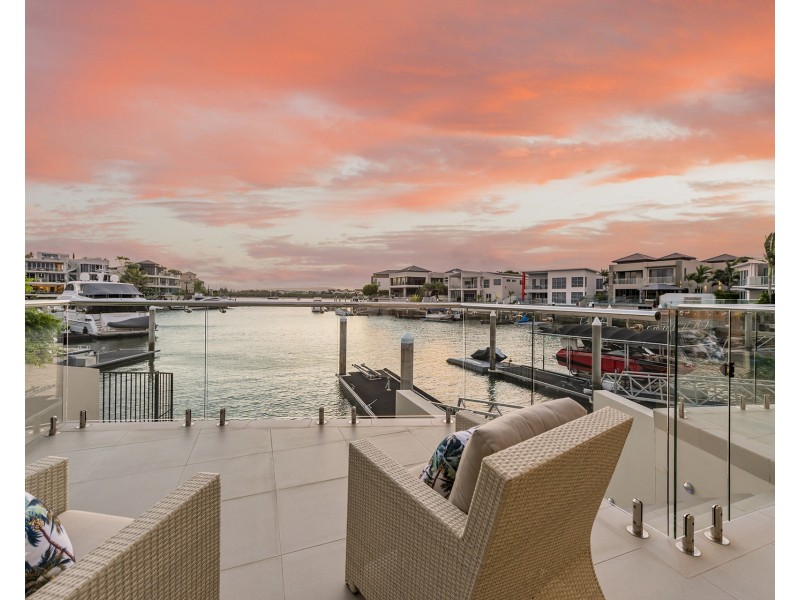 4 Hampton Court, Sovereign Islands QLD 4216