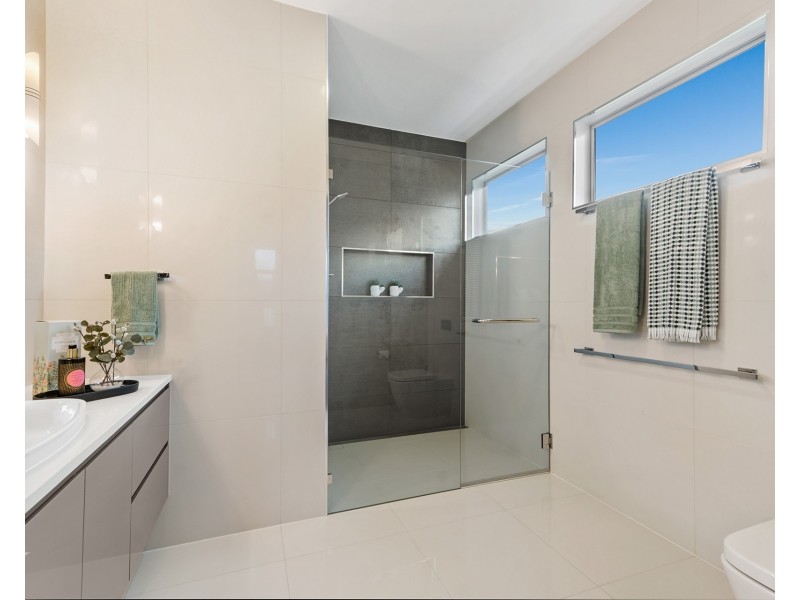 4 Hampton Court, Sovereign Islands QLD 4216