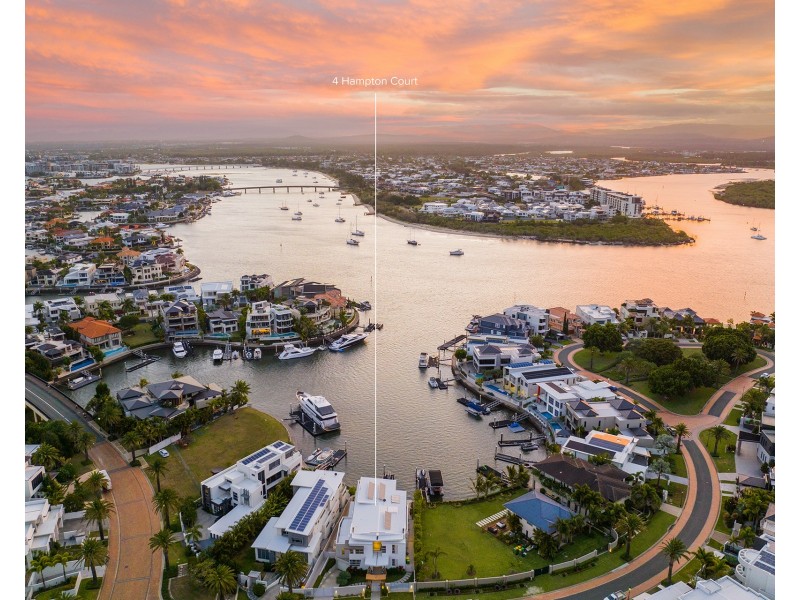 4 Hampton Court, Sovereign Islands QLD 4216