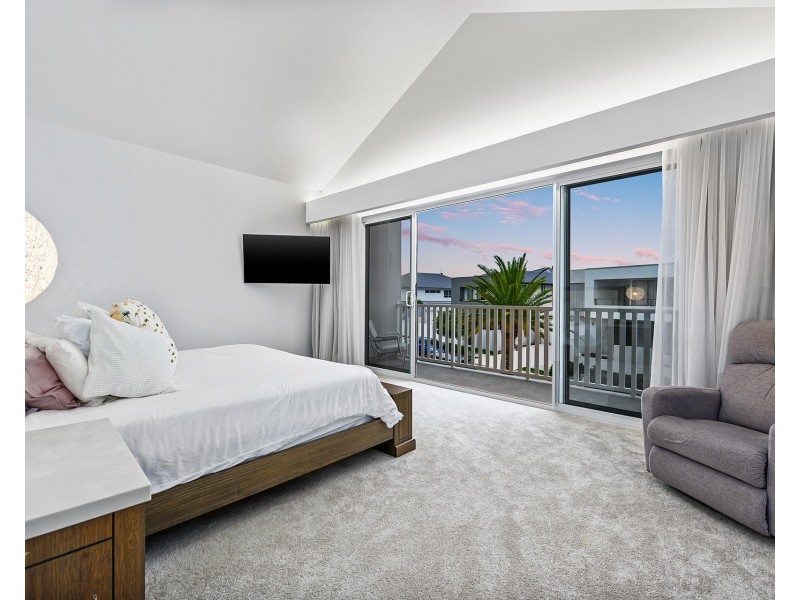 46 River Vista Way, Paradise Point QLD 4216