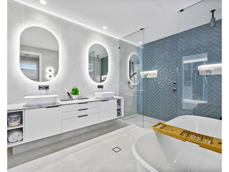 46 River Vista Way, Paradise Point QLD 4216