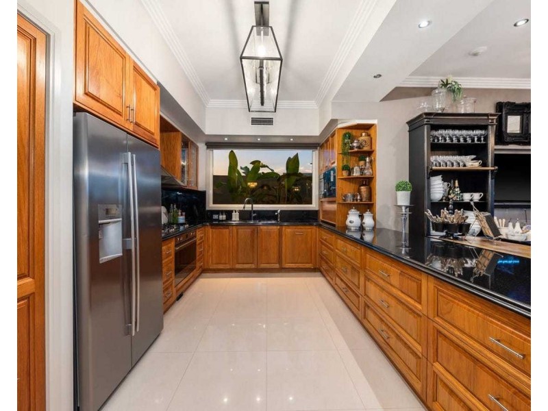 2510 Cressbrook Drive, Hope Island QLD 4212