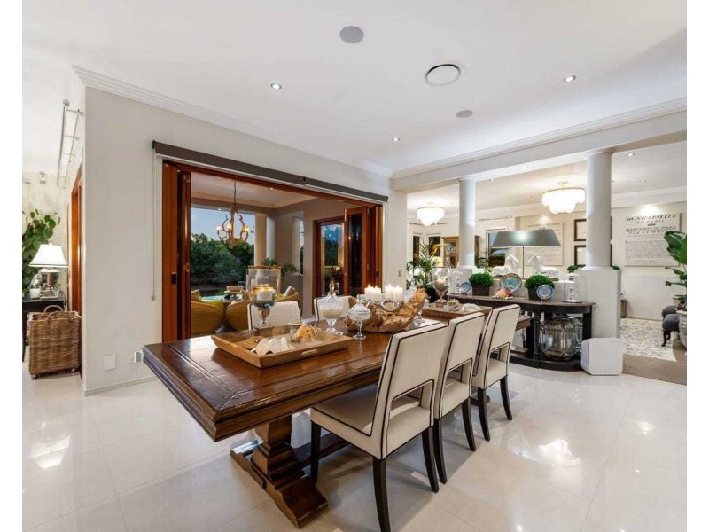 2510 Cressbrook Drive, Hope Island QLD 4212