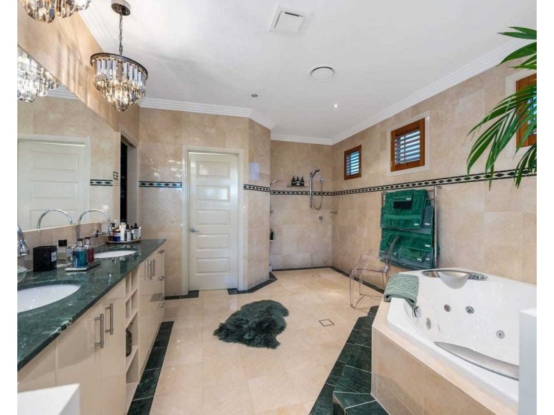 2510 Cressbrook Drive, Hope Island QLD 4212