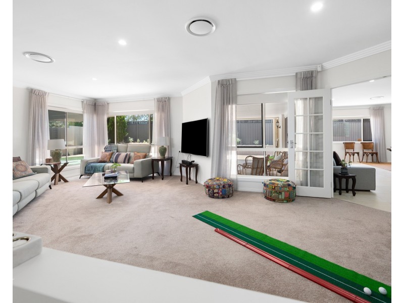 4 Calcetto Place, Arundel QLD 4214