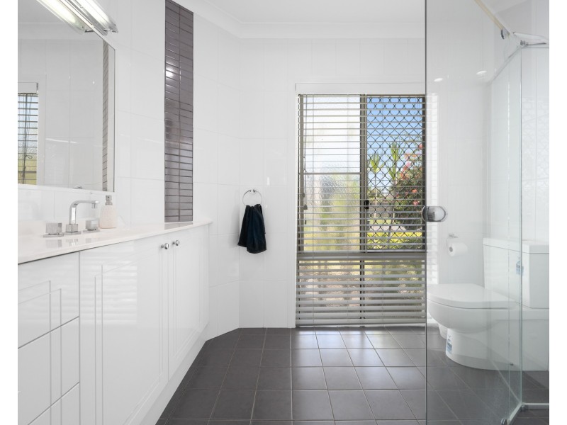 4 Calcetto Place, Arundel QLD 4214