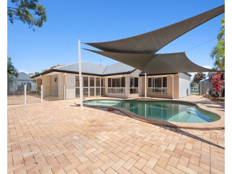 4 Calcetto Place, Arundel QLD 4214