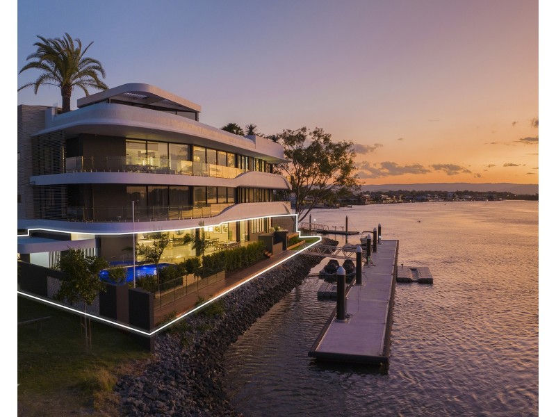 1/2 Paradise Parade, Paradise Point QLD 4216