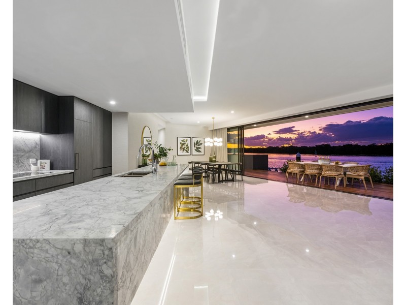 1/2 Paradise Parade, Paradise Point QLD 4216