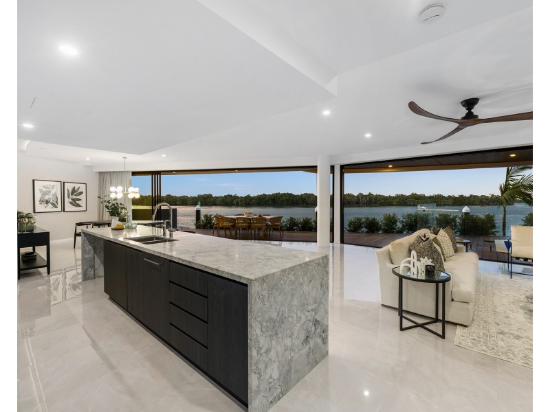 1/2 Paradise Parade, Paradise Point QLD 4216