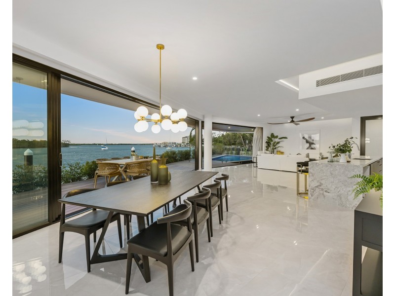 1/2 Paradise Parade, Paradise Point QLD 4216