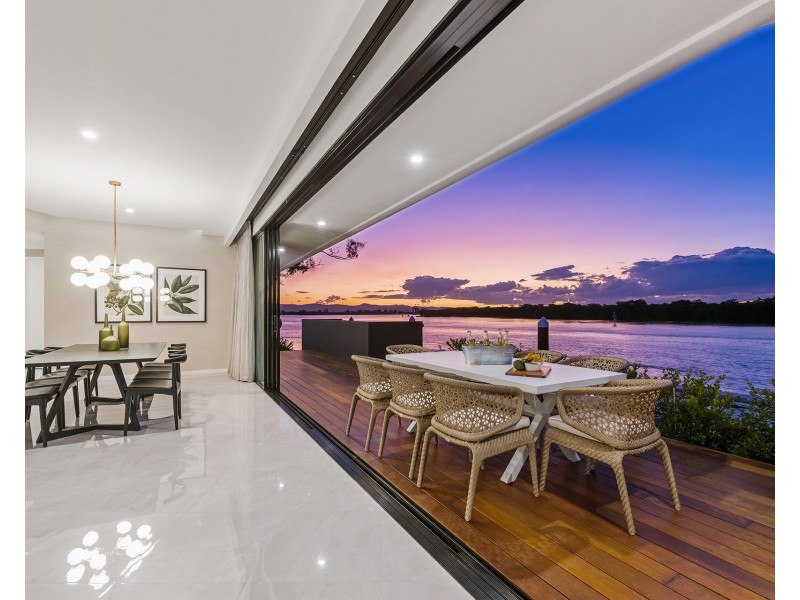 1/2 Paradise Parade, Paradise Point QLD 4216