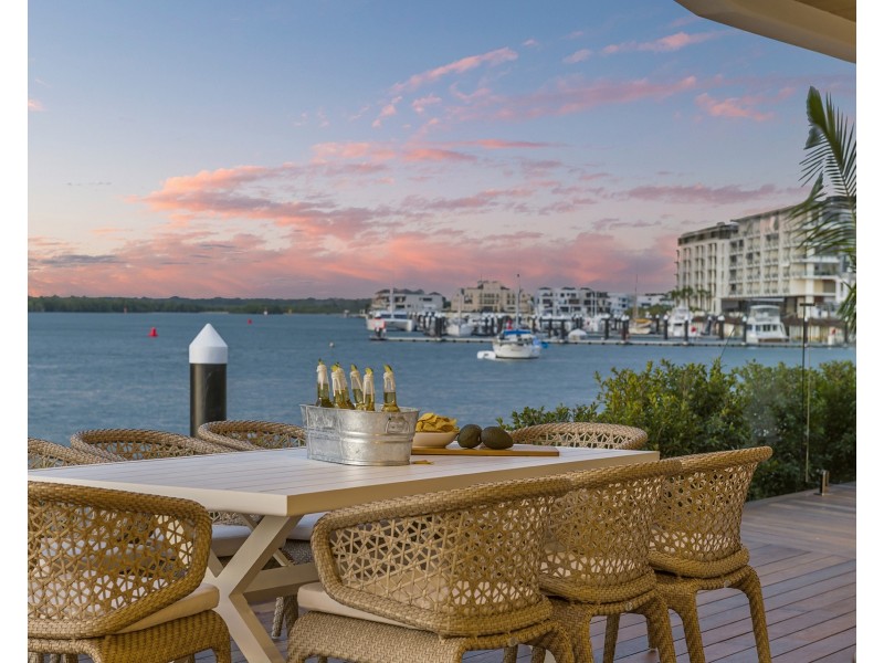 1/2 Paradise Parade, Paradise Point QLD 4216