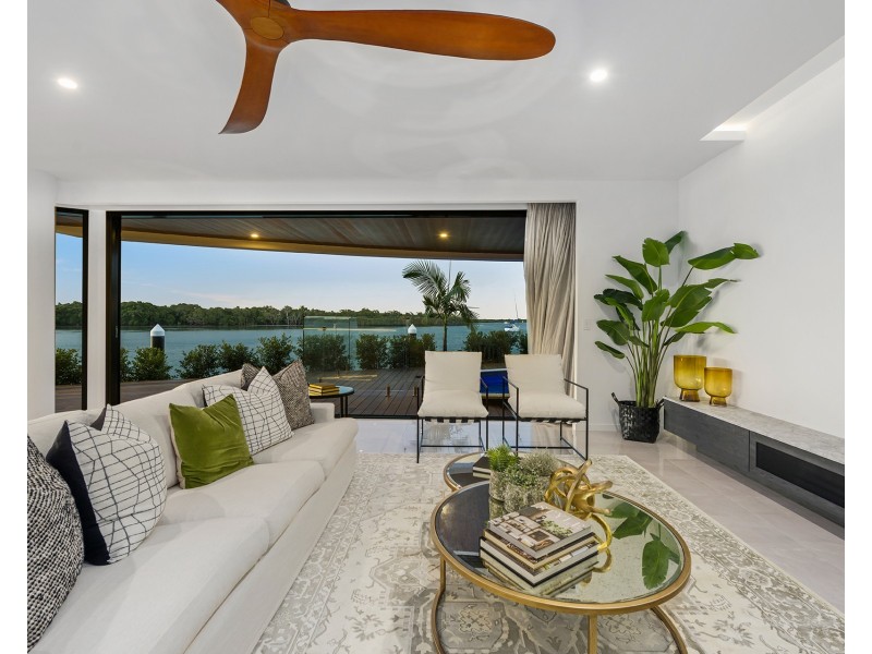 1/2 Paradise Parade, Paradise Point QLD 4216