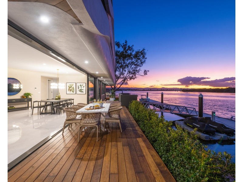 1/2 Paradise Parade, Paradise Point QLD 4216