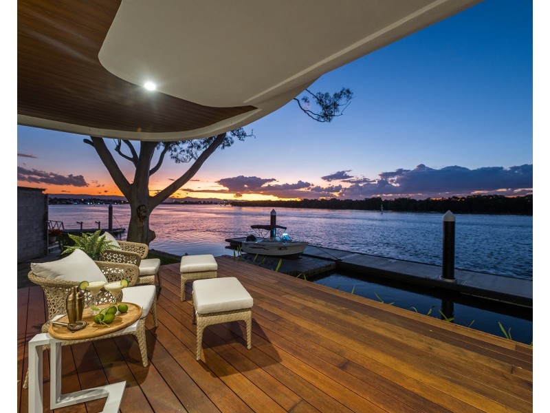 1/2 Paradise Parade, Paradise Point QLD 4216