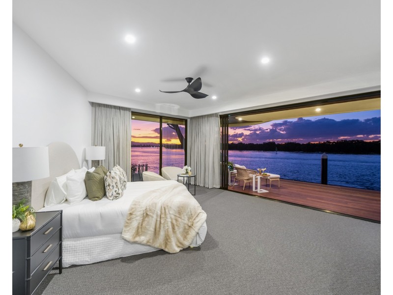 1/2 Paradise Parade, Paradise Point QLD 4216