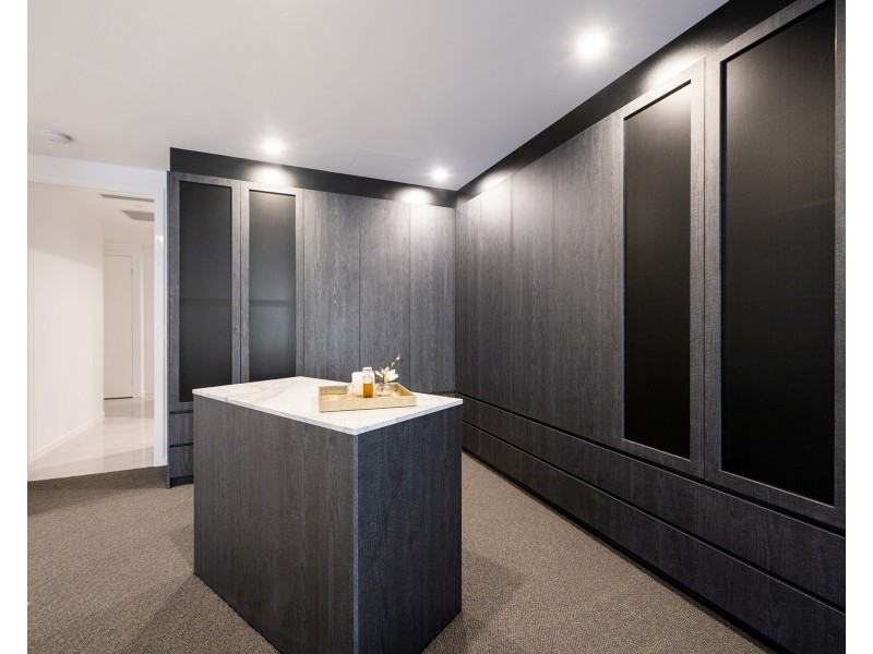 1/2 Paradise Parade, Paradise Point QLD 4216