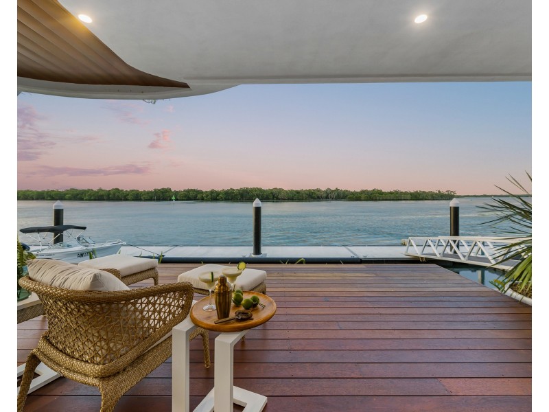 1/2 Paradise Parade, Paradise Point QLD 4216