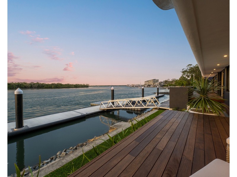 1/2 Paradise Parade, Paradise Point QLD 4216