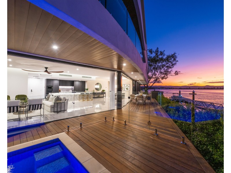 1/2 Paradise Parade, Paradise Point QLD 4216