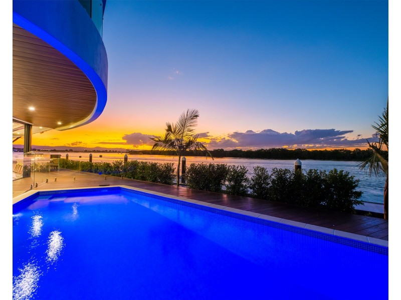 1/2 Paradise Parade, Paradise Point QLD 4216