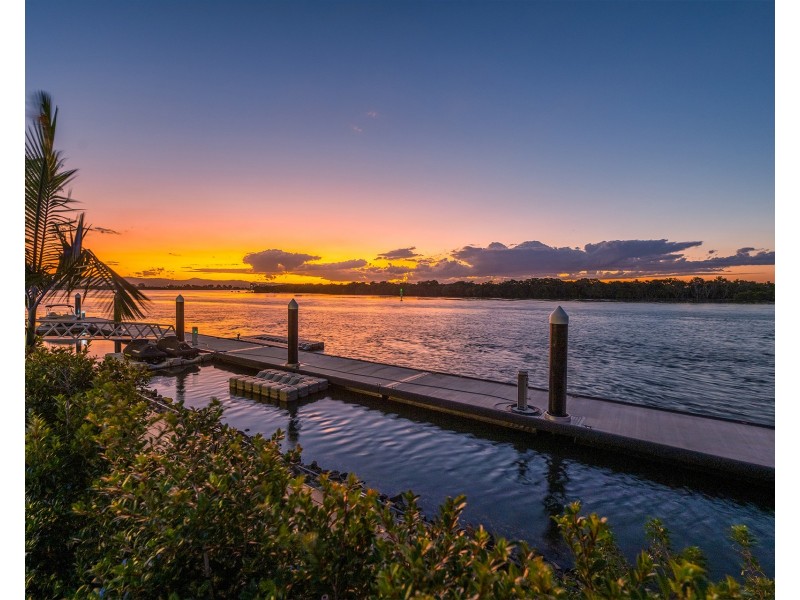 1/2 Paradise Parade, Paradise Point QLD 4216