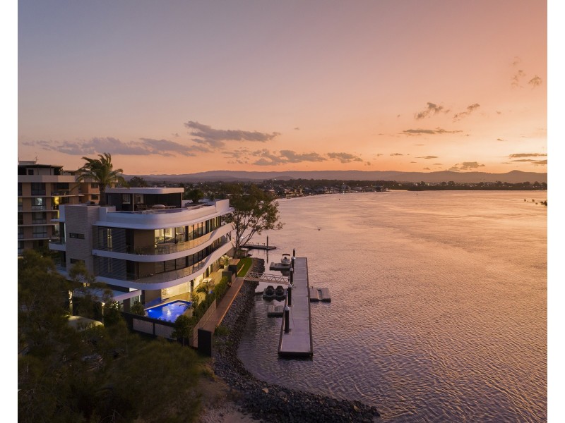 1/2 Paradise Parade, Paradise Point QLD 4216