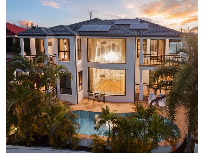 18 The Peninsula, Sovereign Islands QLD 4216