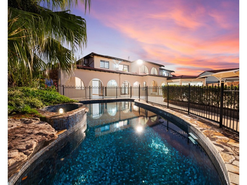 11 Angus Court, Benowa Waters QLD 4217