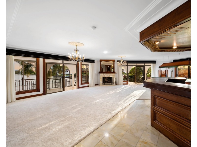 11 Angus Court, Benowa Waters QLD 4217