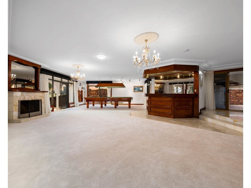 11 Angus Court, Benowa Waters QLD 4217