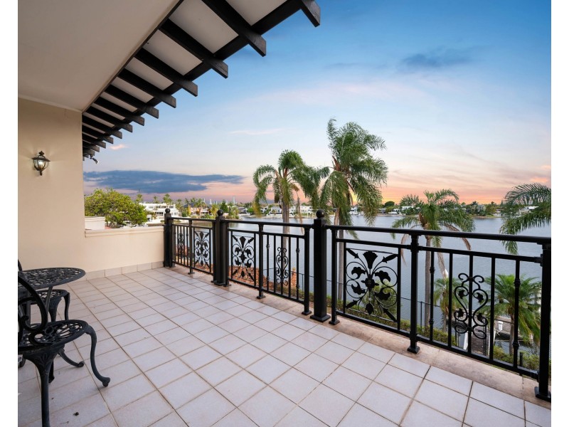 11 Angus Court, Benowa Waters QLD 4217