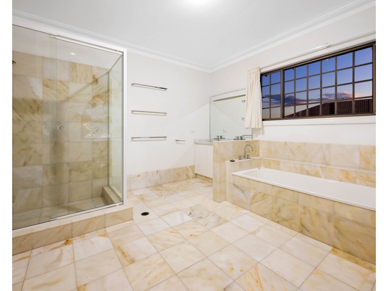 11 Angus Court, Benowa Waters QLD 4217